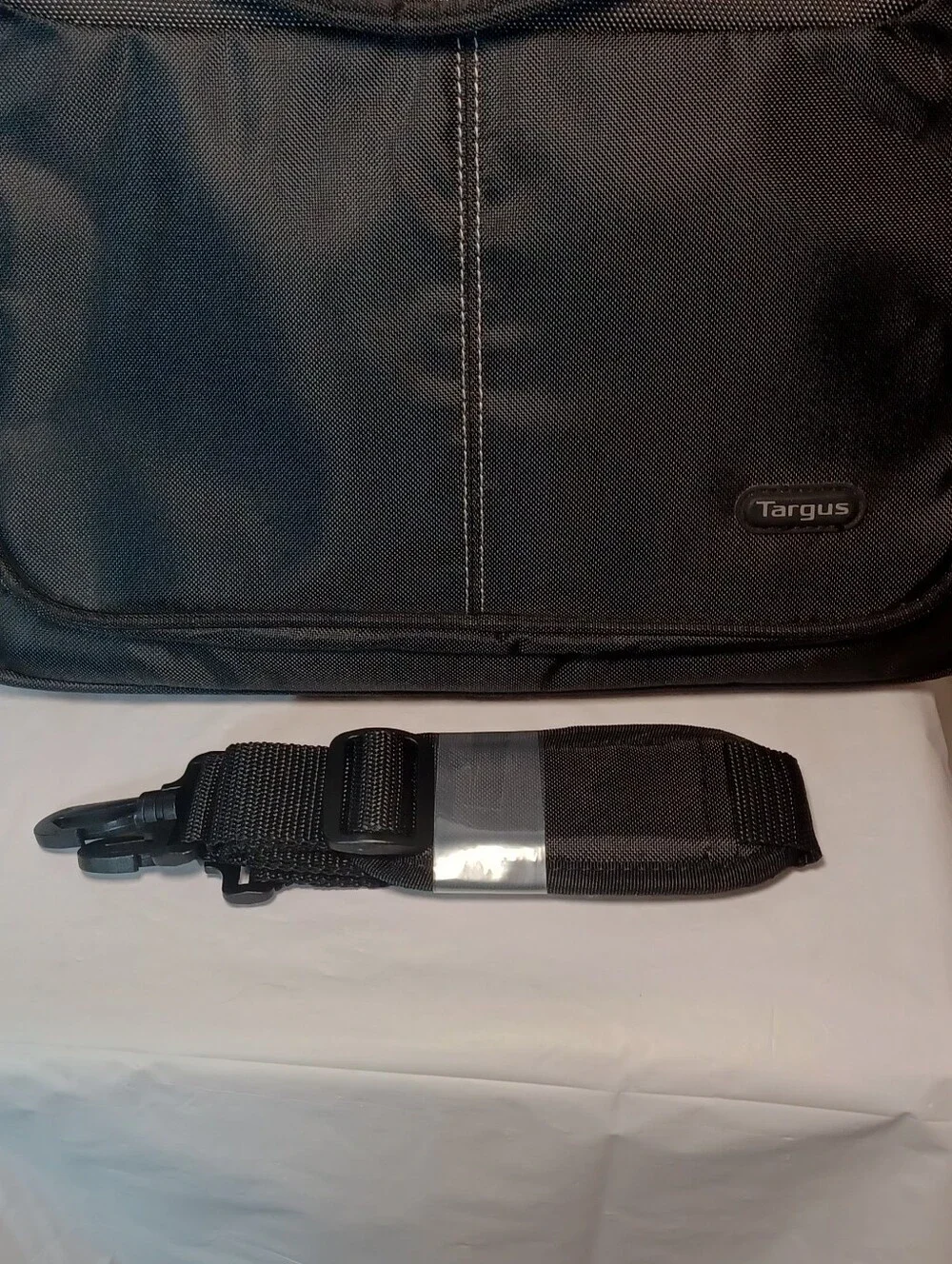 Targus Intellect Black Breifcase With Padded Laptop Area, Front Organizer Pocket